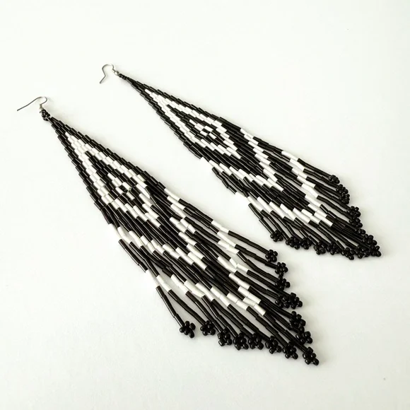 Vintage 90s Long Geometric Black and White Beaded Dangle Earrings - Picture 4 of 6